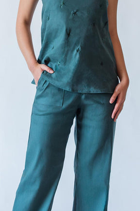 ethical women’s pants handcrafted by refugee artisans