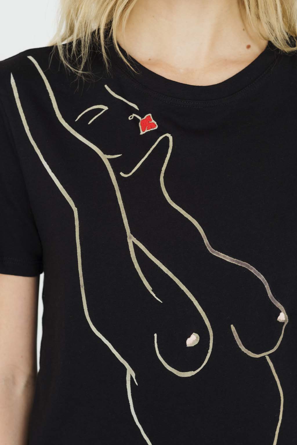 close up Paloma Tee in Black